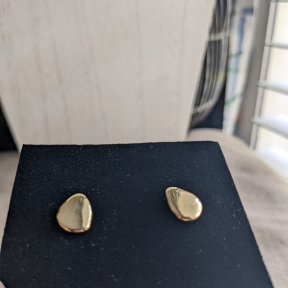 14K Solid Yellow Gold Asymmetrical Stud Earrings "the Yellow Marigold" - Picture 3 of 4